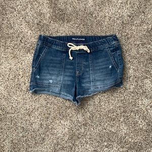 To small on me, super comfy! txt me on facebook Hannah Van Pelt to get more info